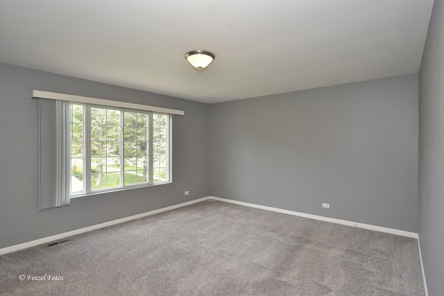 300 Briarwood Lane, Algonquin, IL 60102