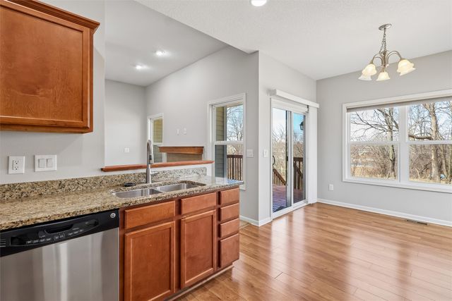 10023 N Glenstone Court, Johnston, IA 50131