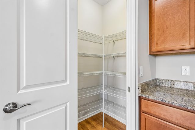 10023 N Glenstone Court, Johnston, IA 50131