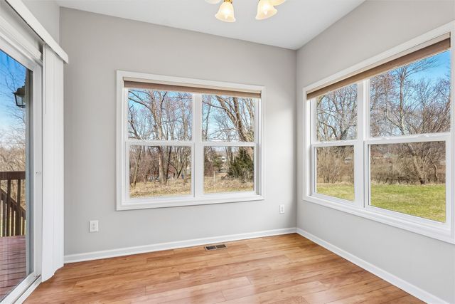 10023 N Glenstone Court, Johnston, IA 50131