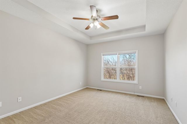 10023 N Glenstone Court, Johnston, IA 50131