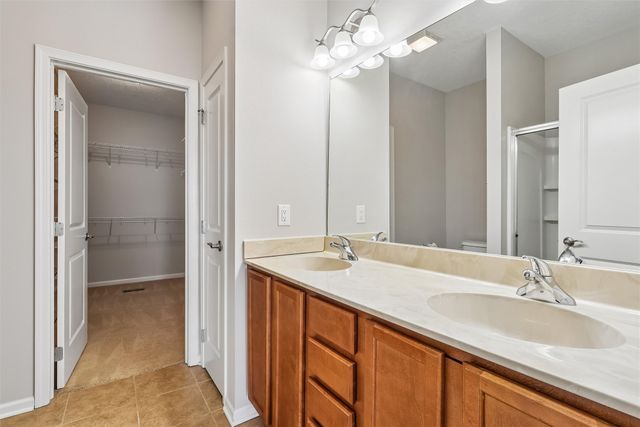 10023 N Glenstone Court, Johnston, IA 50131