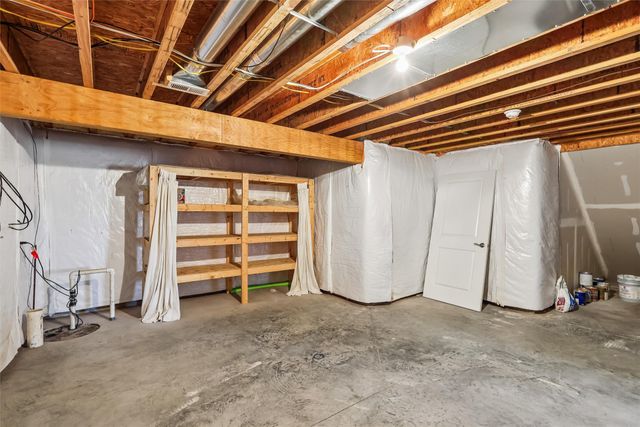 10023 N Glenstone Court, Johnston, IA 50131