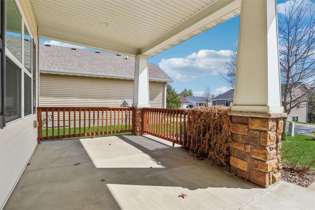 10023 N Glenstone Court, Johnston, IA 50131