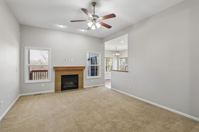 10023 N Glenstone Court, Johnston, IA 50131