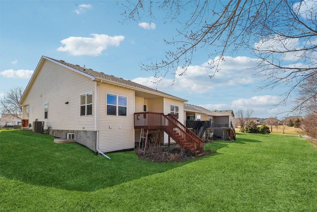 10023 N Glenstone Court, Johnston, IA 50131