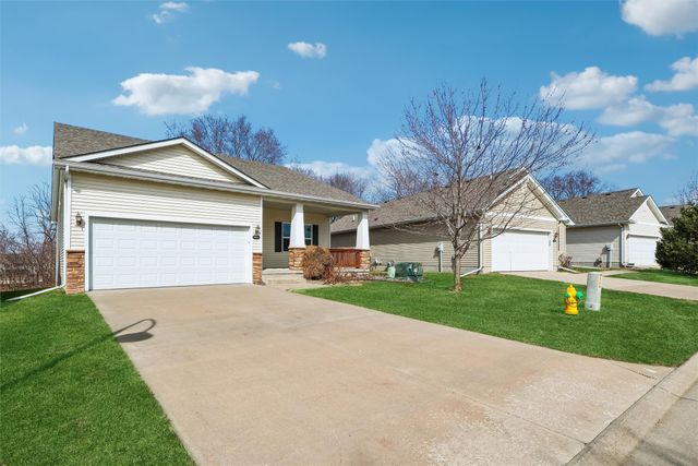 10023 N Glenstone Court, Johnston, IA 50131