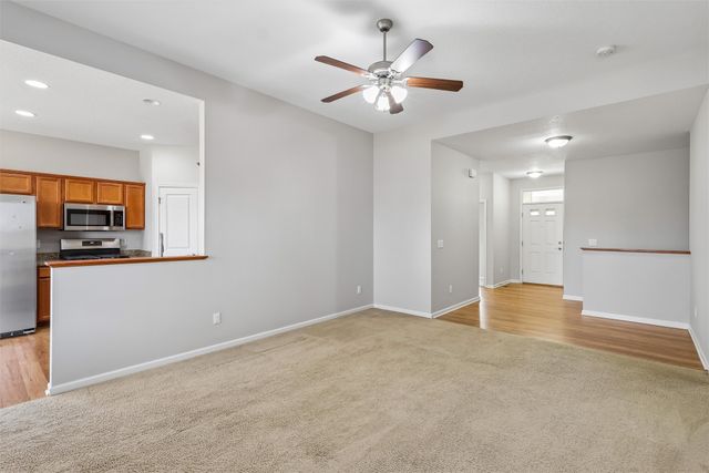 10023 N Glenstone Court, Johnston, IA 50131