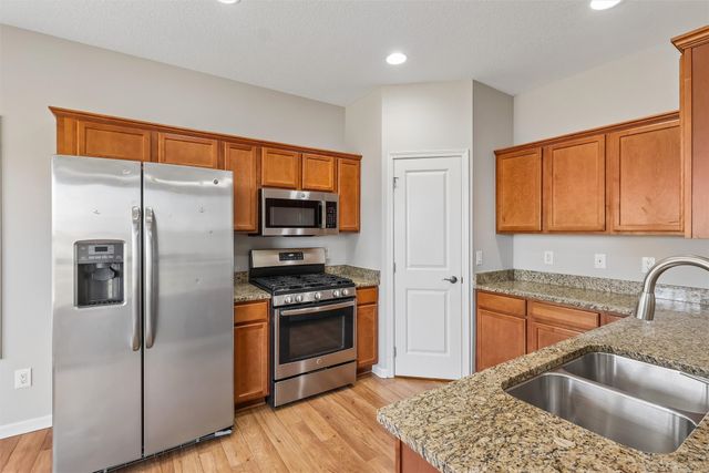 10023 N Glenstone Court, Johnston, IA 50131