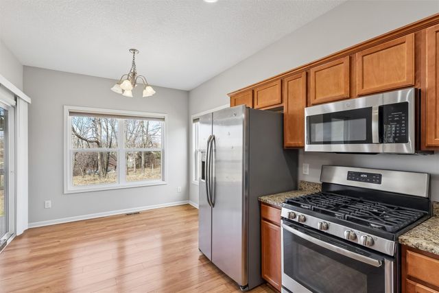 10023 N Glenstone Court, Johnston, IA 50131