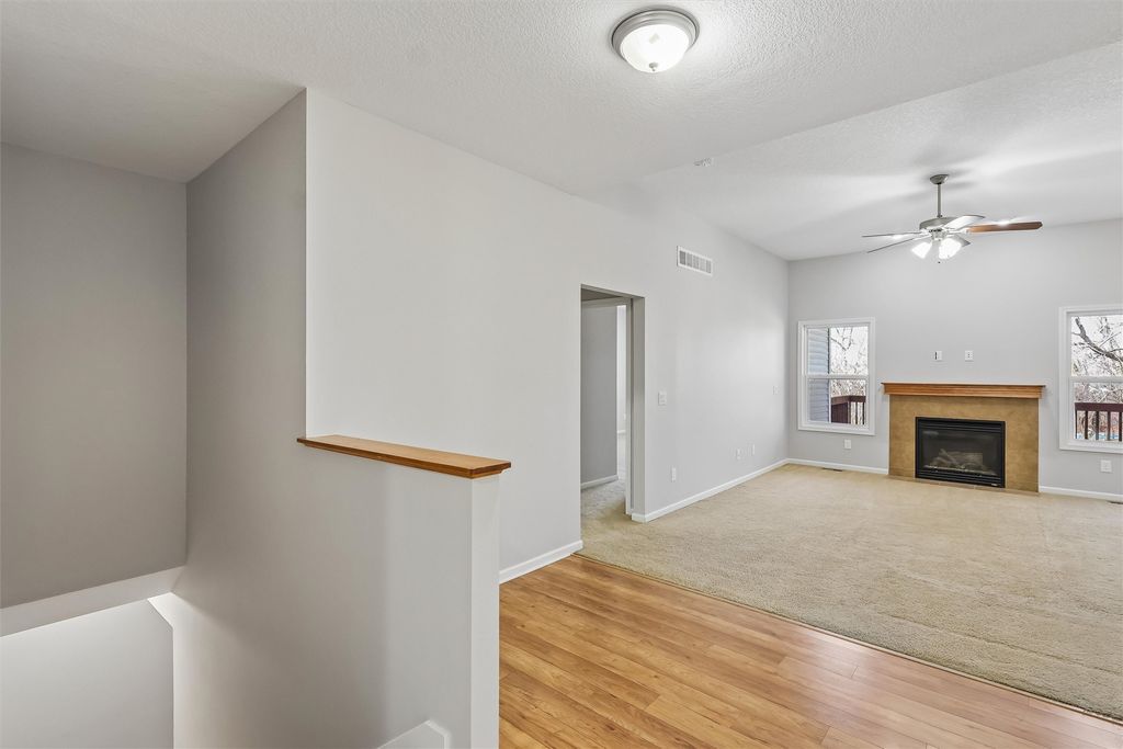 10023 N Glenstone Court, Johnston, IA 50131