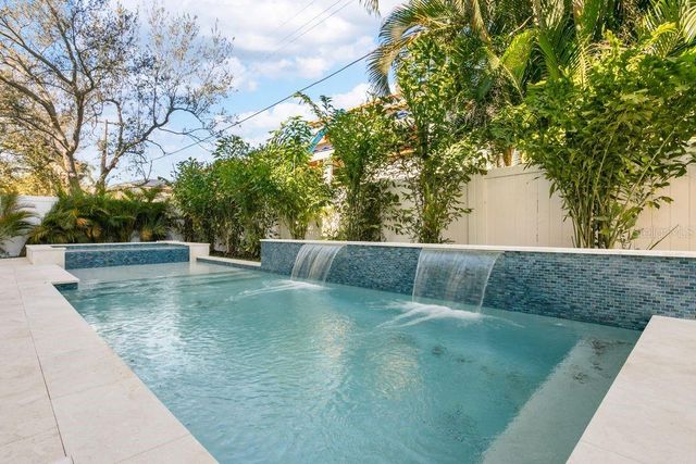 5019 W DICKENS AVENUE, Tampa, FL 33629