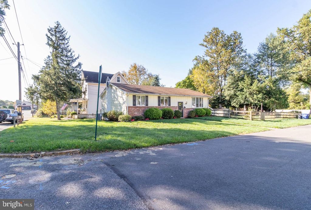 5 LINCOLN AVE, BURLINGTON, NJ 08016 — exterior