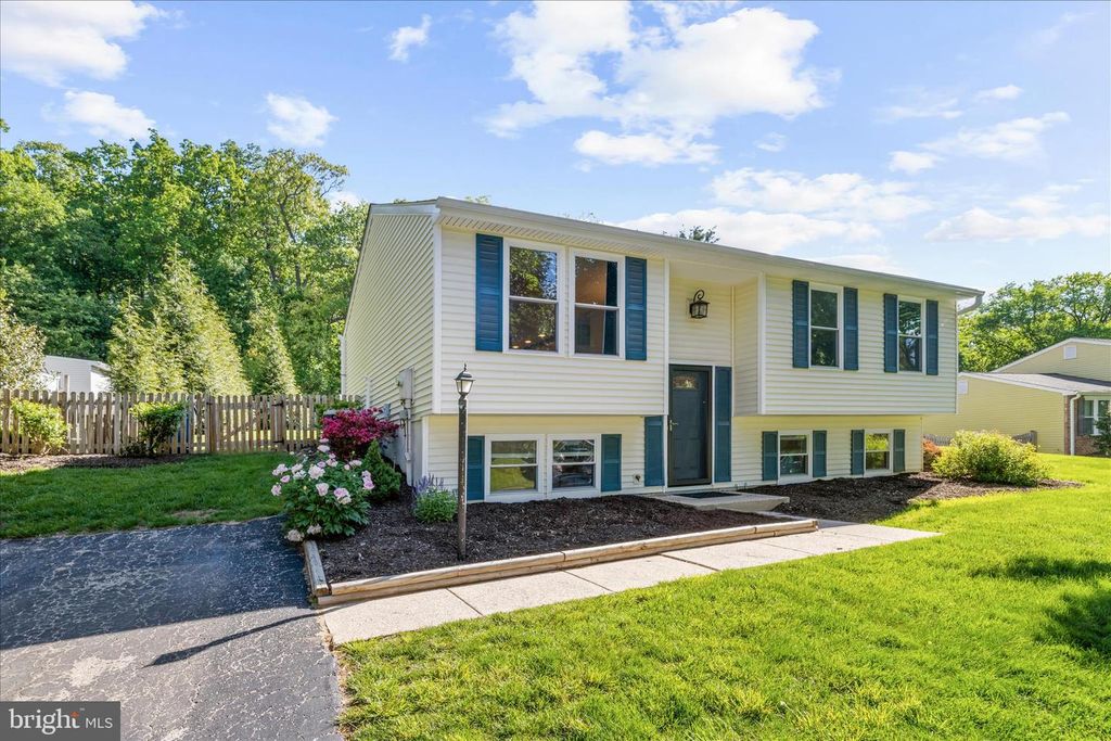 Image 2 of property listing at 7013 MACBETH WAY, Sykesville, MD 21784