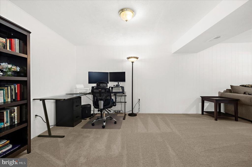 Image 25 of property listing at 7013 MACBETH WAY, Sykesville, MD 21784
