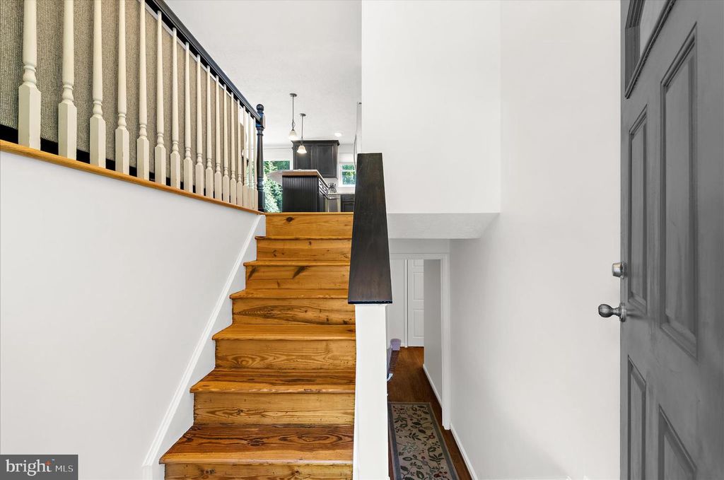 Image 3 of property listing at 7013 MACBETH WAY, Sykesville, MD 21784