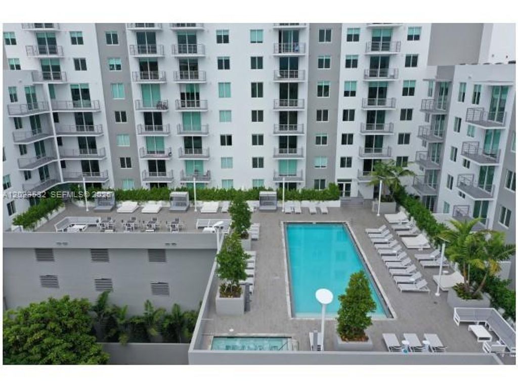 729 NW 2nd St 812, Miami, FL 33128