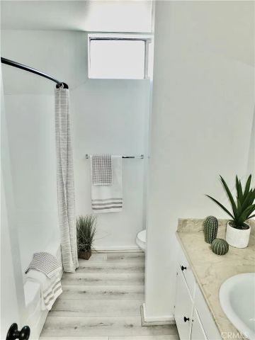 545 Chestnut Avenue 203, Long Beach, CA 90802