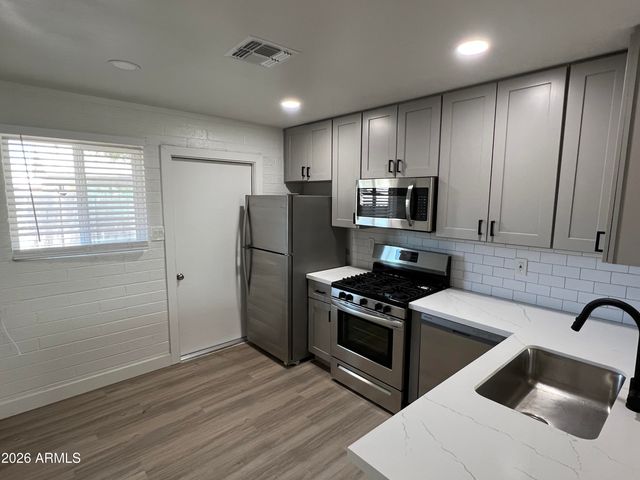 3630 N 15TH Avenue, Phoenix, AZ 85015