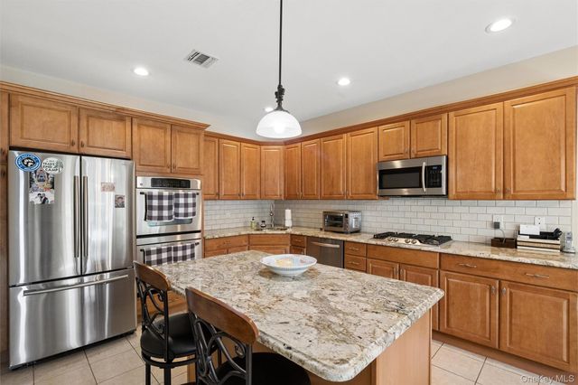 161 Brattle Circle, Melville, NY 11747