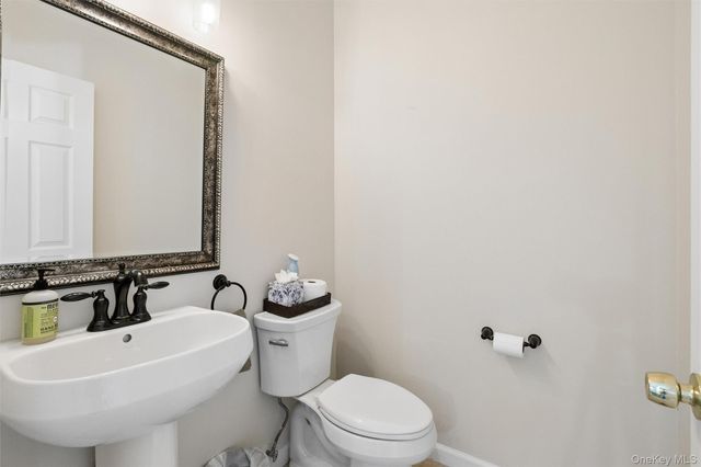 161 Brattle Circle, Melville, NY 11747