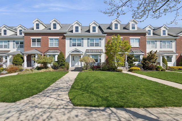 161 Brattle Circle, Melville, NY 11747