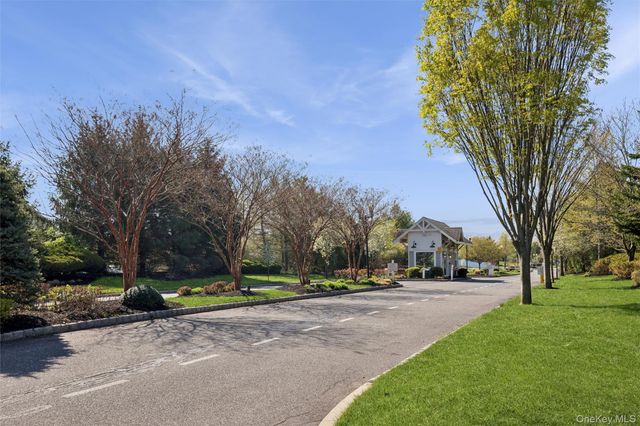 161 Brattle Circle, Melville, NY 11747