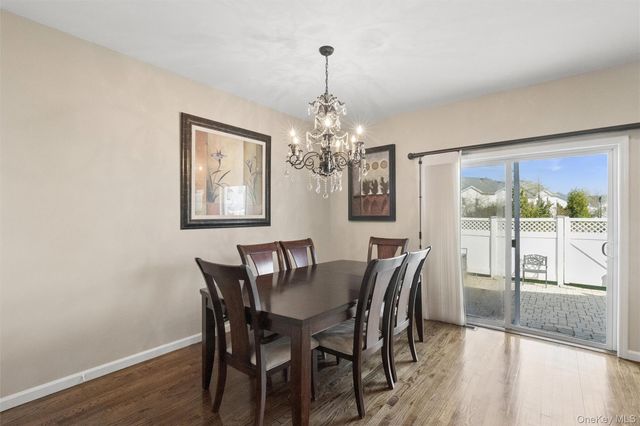161 Brattle Circle, Melville, NY 11747