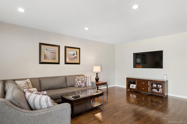 161 Brattle Circle, Melville, NY 11747