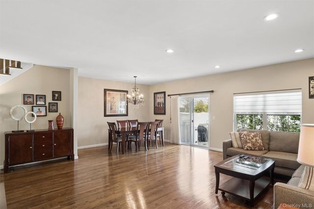 161 Brattle Circle, Melville, NY 11747