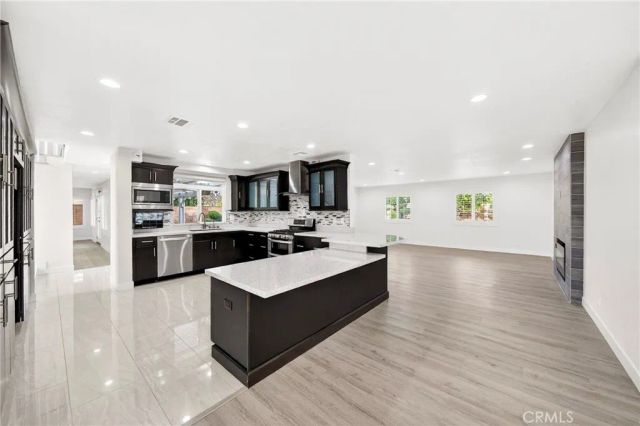 19361 Plummer Street, Northridge, CA 91324