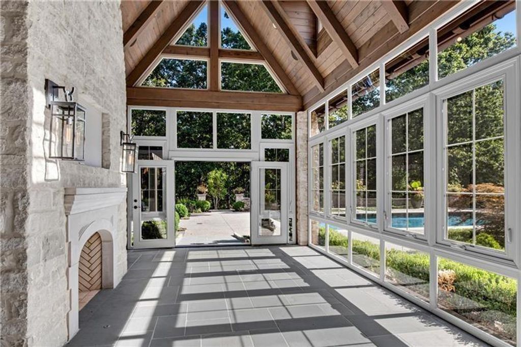 Image 18 of property listing at 560 Lost River Bend, Milton, GA 30004