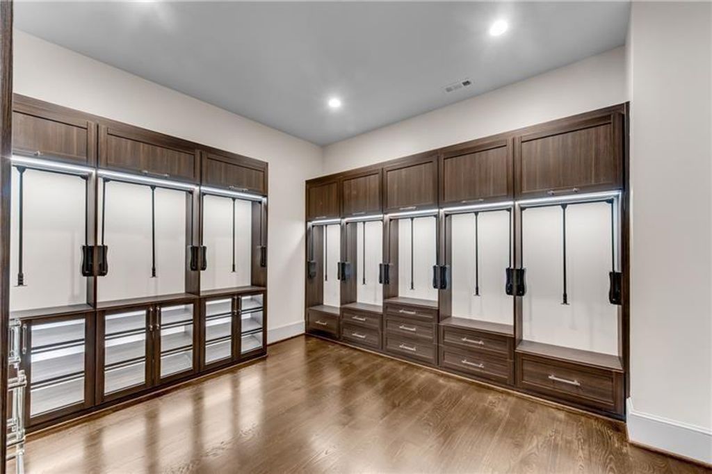 Image 36 of property listing at 560 Lost River Bend, Milton, GA 30004