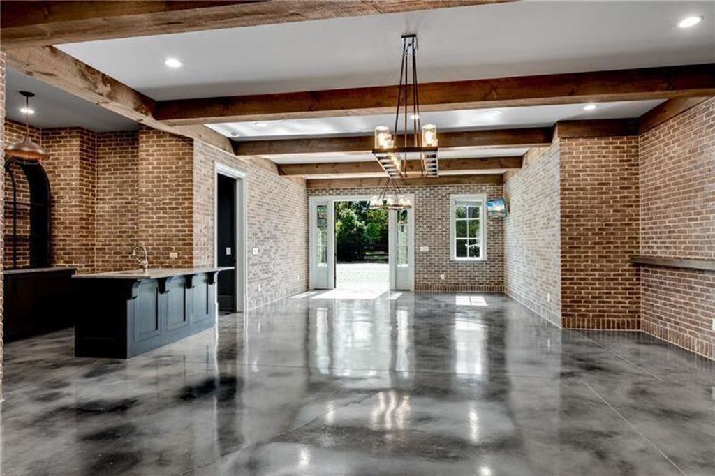 Image 43 of property listing at 560 Lost River Bend, Milton, GA 30004