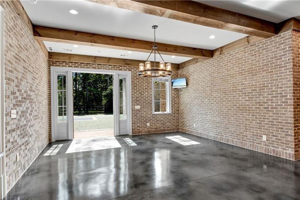 Image 46 of property listing at 560 Lost River Bend, Milton, GA 30004