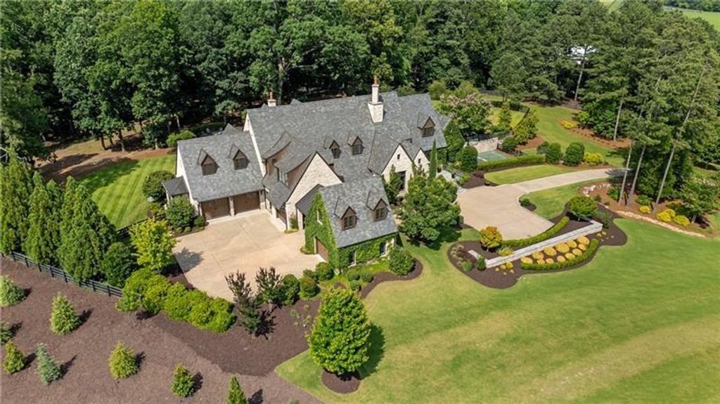 Image 49 of property listing at 560 Lost River Bend, Milton, GA 30004
