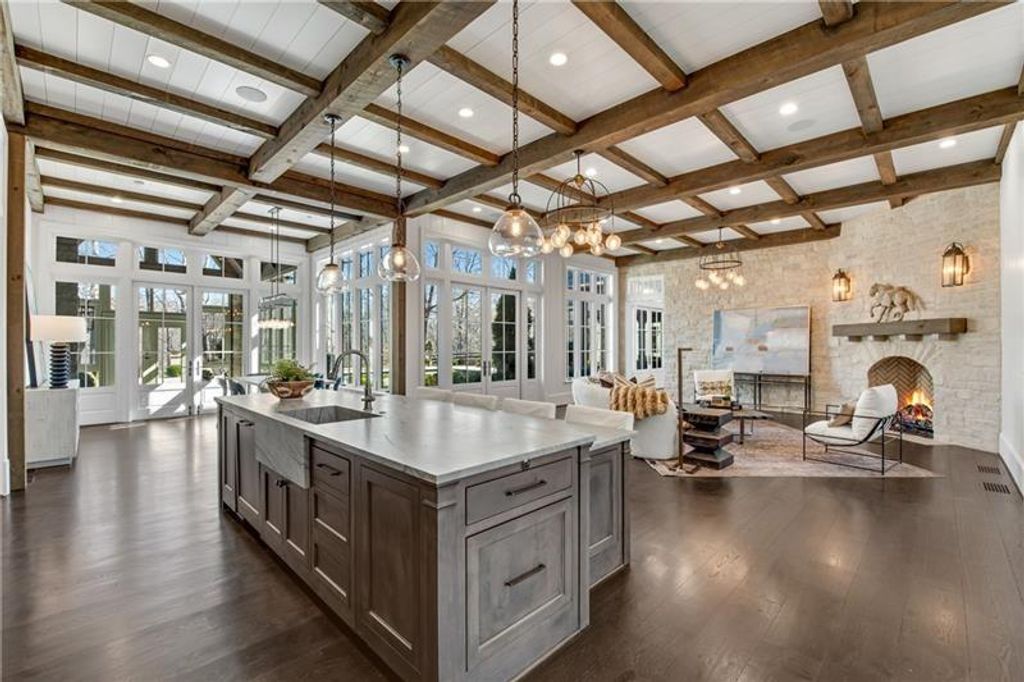 Image 5 of property listing at 560 Lost River Bend, Milton, GA 30004