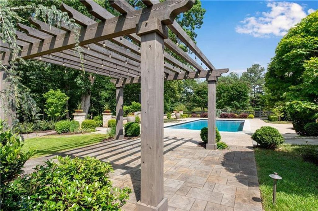 Image 56 of property listing at 560 Lost River Bend, Milton, GA 30004