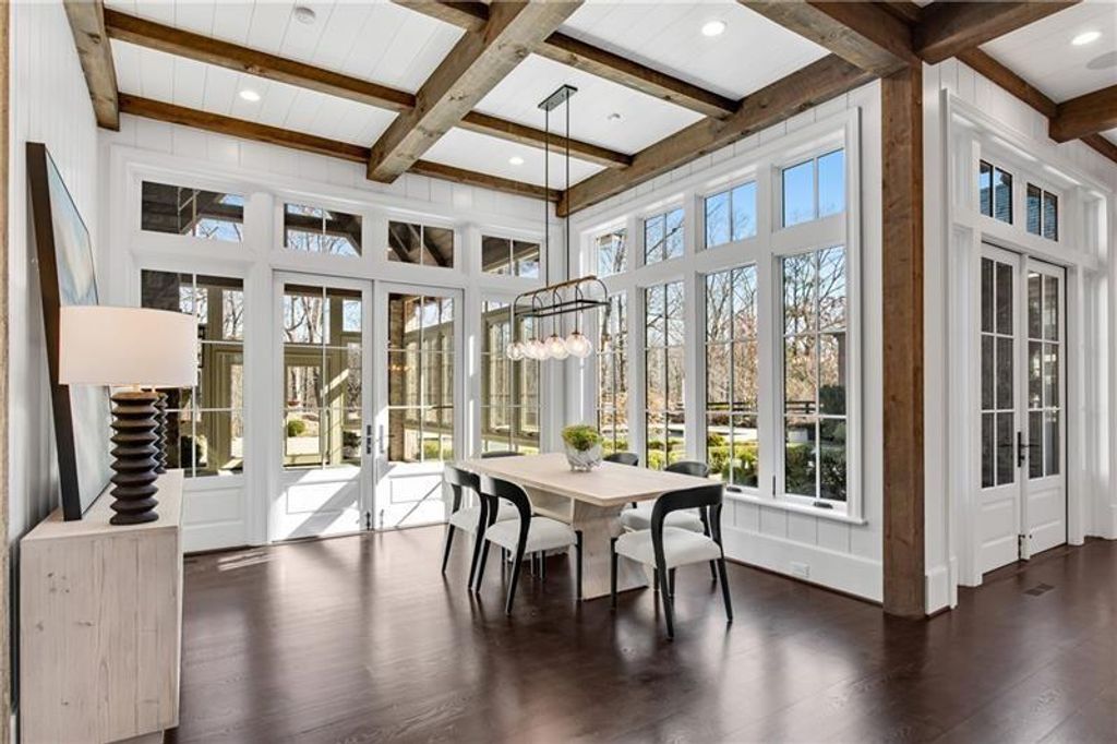Image 6 of property listing at 560 Lost River Bend, Milton, GA 30004