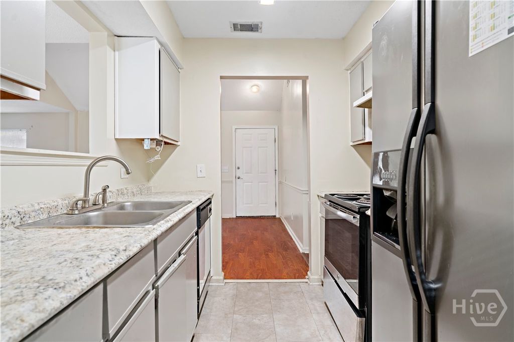 2425 Riviera Drive, Savannah, GA 31406