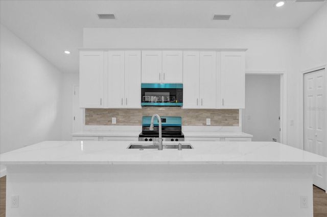 300 CHEROKEE AVENUE, Orange City, FL 32763