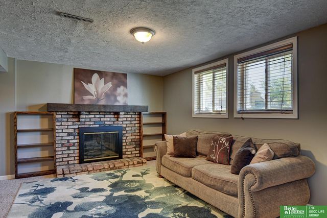 2105 N 129th Street, Omaha, NE 68164