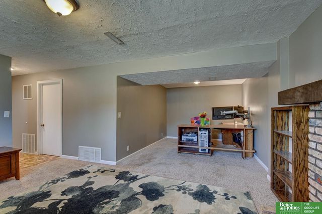 2105 N 129th Street, Omaha, NE 68164