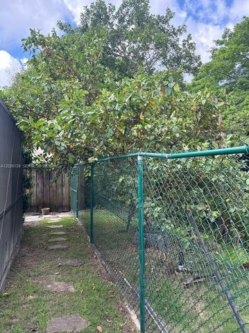 8040 SW 63rd Pl, Miami, FL 33143