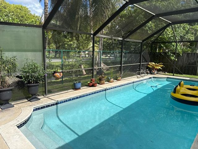 8040 SW 63rd Pl, Miami, FL 33143