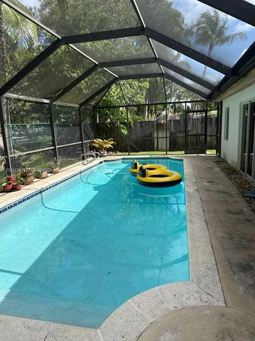8040 SW 63rd Pl, Miami, FL 33143