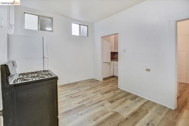 832 7th Ave, Oakland, CA 94606