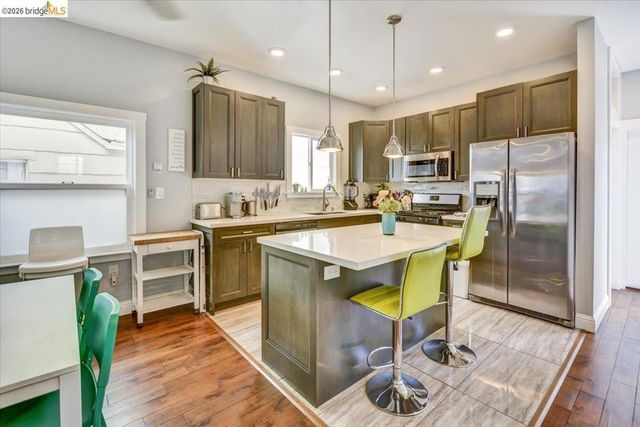 832 7th Ave, Oakland, CA 94606