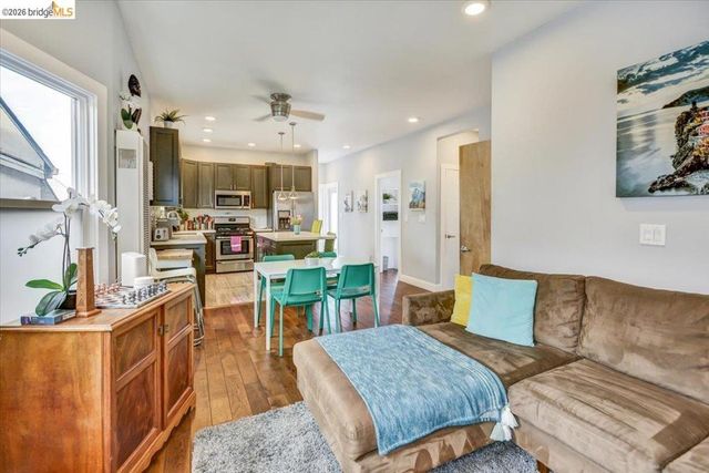 832 7th Ave, Oakland, CA 94606