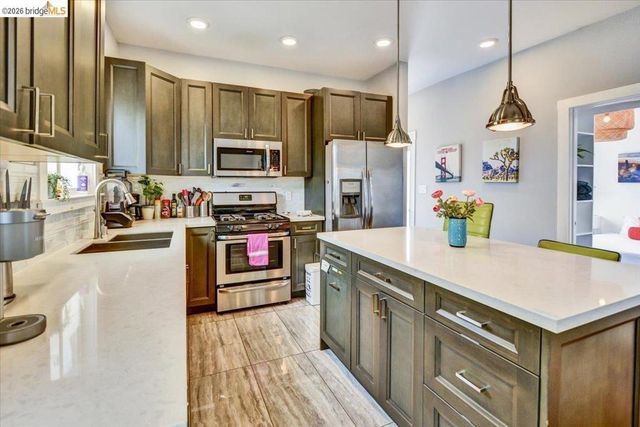 832 7th Ave, Oakland, CA 94606